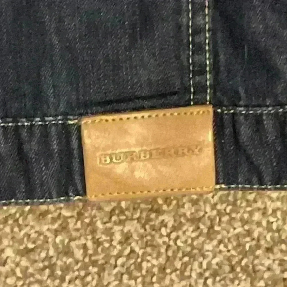 Burberry kids Jean jacket. Missing snap on left sleeve. Size 3. - Picture 5 of 12